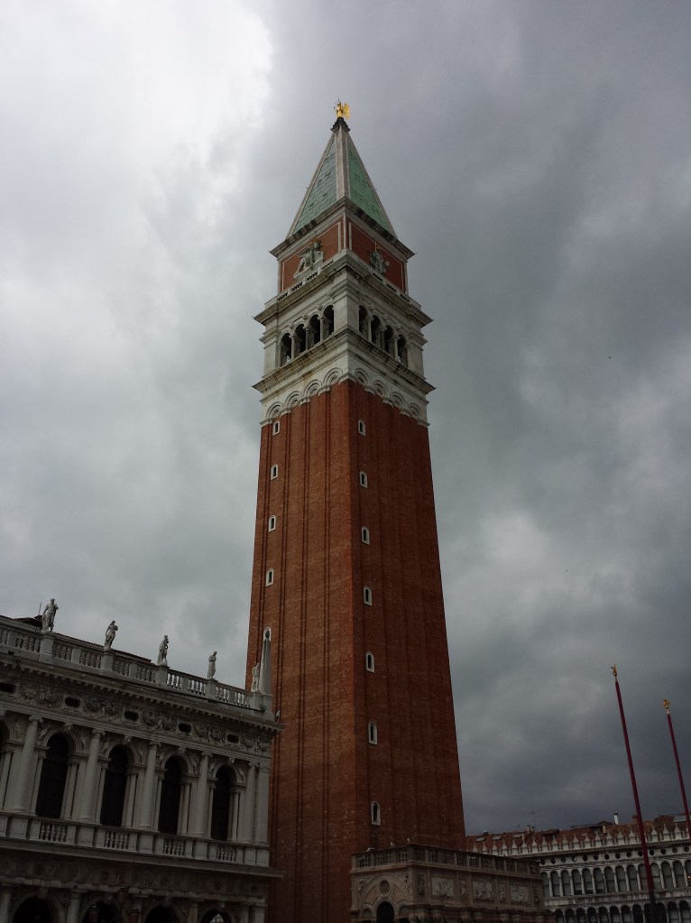 Do alto do Campanário da Piazza de San Marcos se tem uma vista 360 graus da cidade