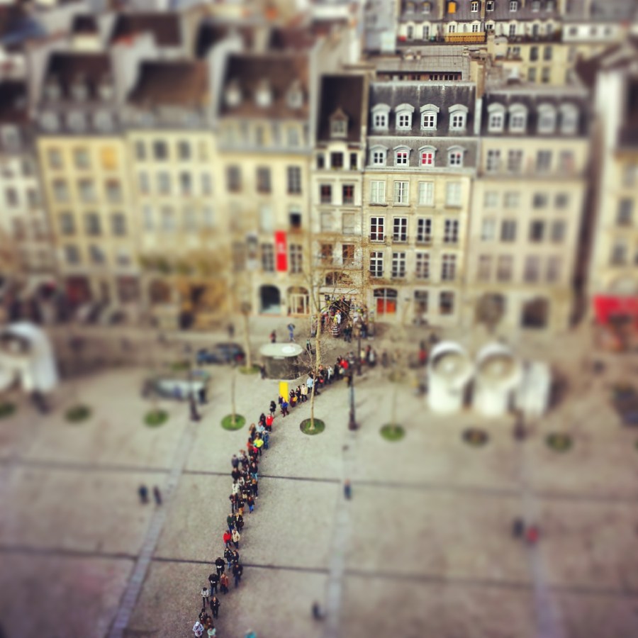 Fila para entrar na exposição do fotógrafo Henri Cartier-Bresson en Paris (2010) 