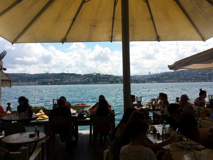 Assk Kahve café à beira do Bósforos 